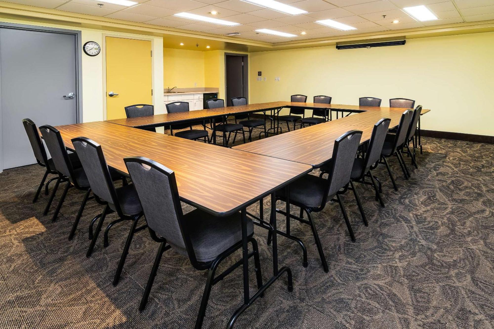 Comfort Inn & Suites Moose Jaw Buitenkant foto
