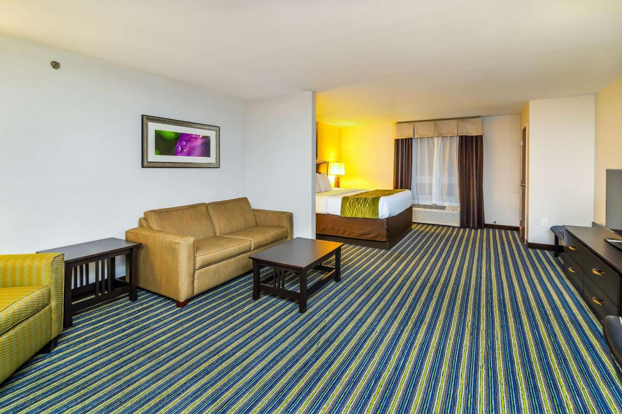 Comfort Inn & Suites Moose Jaw Buitenkant foto