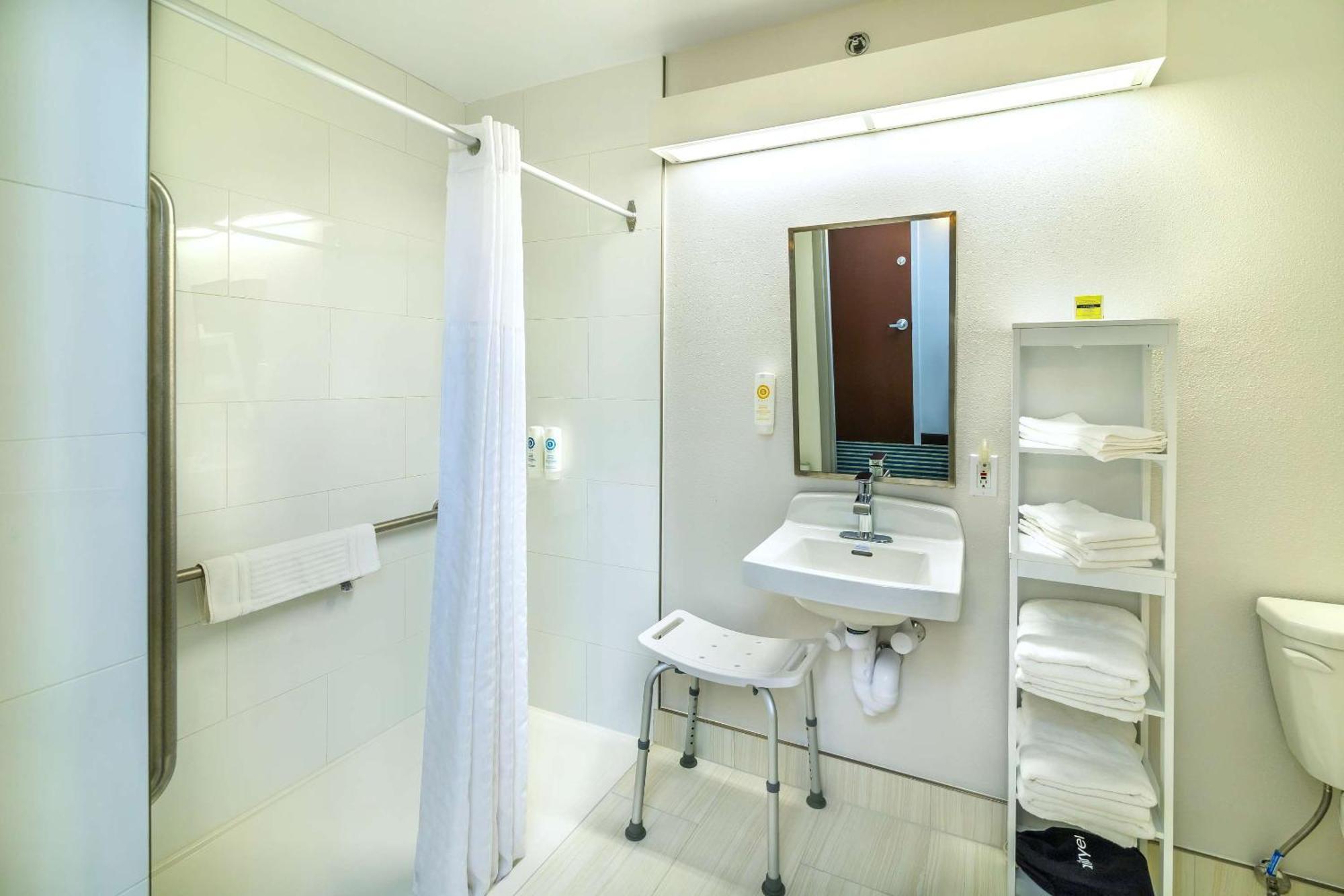 Comfort Inn & Suites Moose Jaw Buitenkant foto